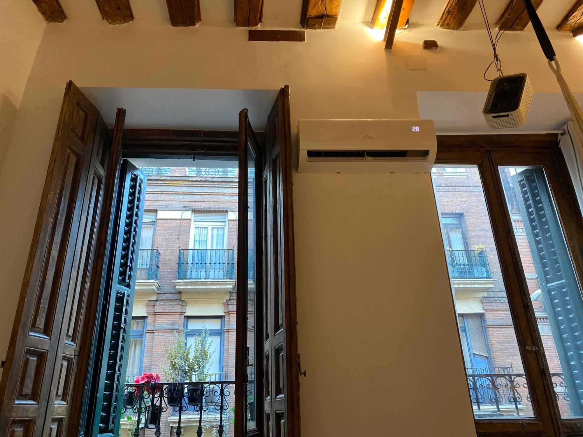 Hortaleza 4, Preciso Estudio En Chueca Junto A La Gran Via De Madrid Exterior foto